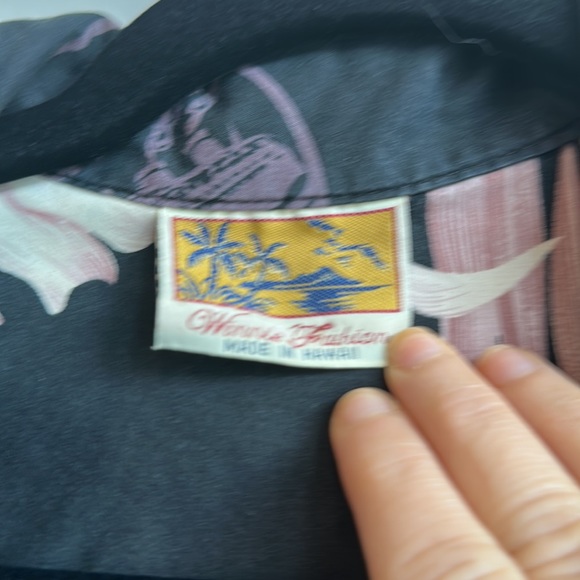 Winnie Fashion Men's Hawaiian Button Down - Picture 2 of 7